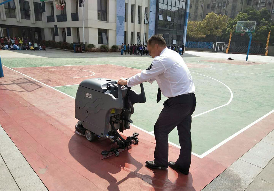 江西大型清潔設備多功能洗地機和電動<a href=http://m.hrbhsun.com target=_blank class=infotextkey>掃地車生產廠</a>